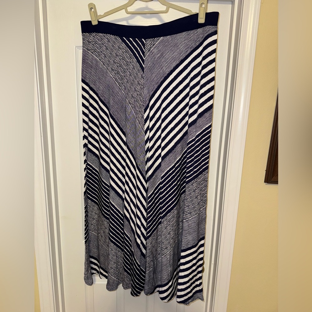 Lane bryant striped navy blue and white long skirt 18/20